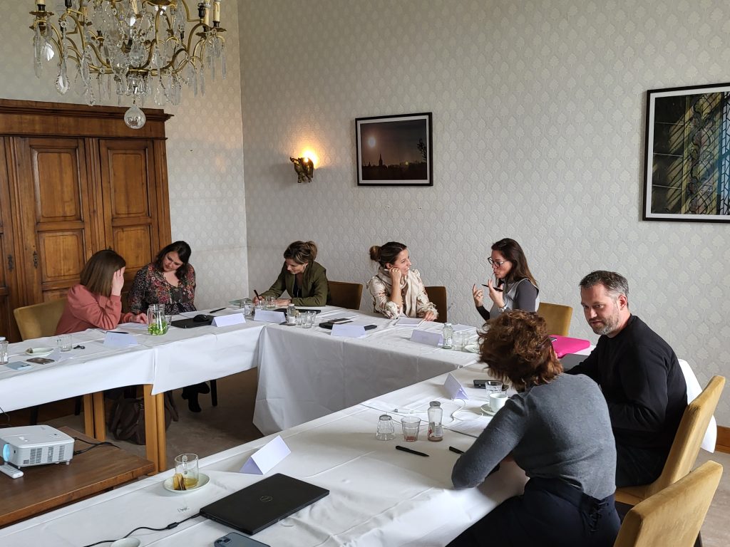 Eerst zelf denken, dan met een collega delen om vervolgens samen in de grote groepen je standpunt of wat dan ook uit te wisselen